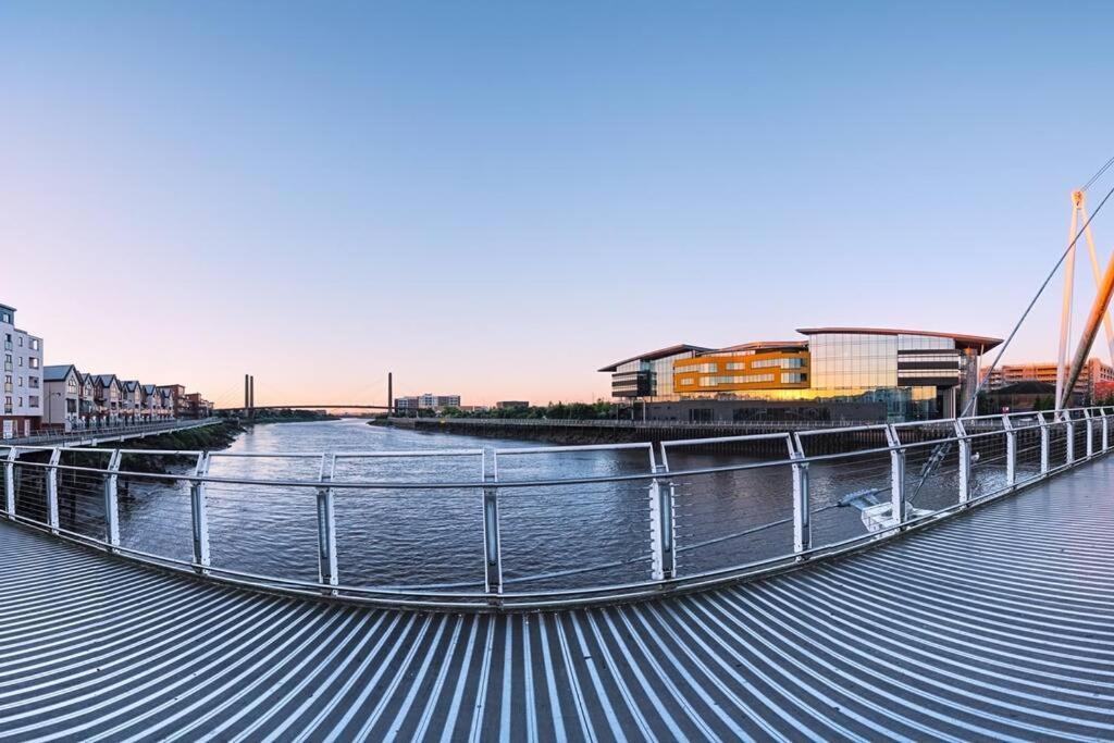 Luxury Riverfront Apartment Newport  Exteriér fotografie